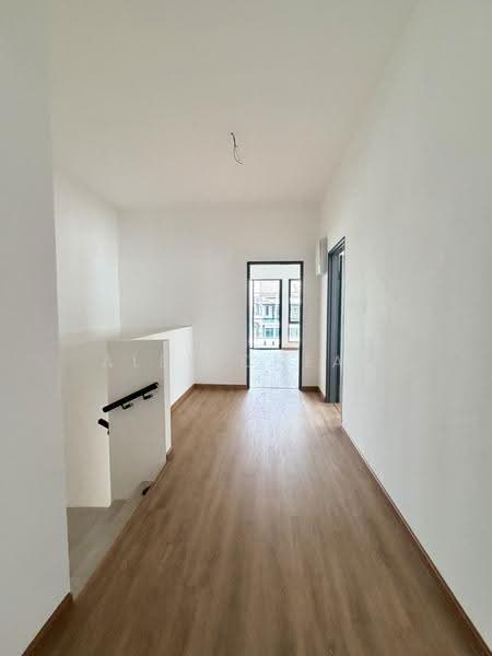 Rumah Kluster untuk Dijual di Taman Lapangan Jaya (Ipoh) - Alex Cheah - 2nd Living Area - PropertyGuru.com.my
