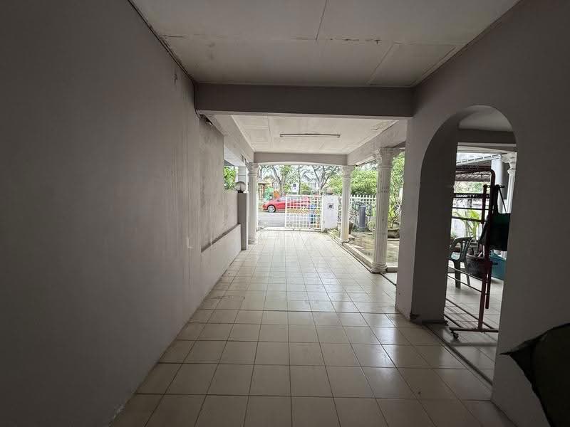 2-storey Terraced House for Sale in Seksyen 19 (Shah Alam) - Liza Awi - Entrance - PropertyGuru.com.my