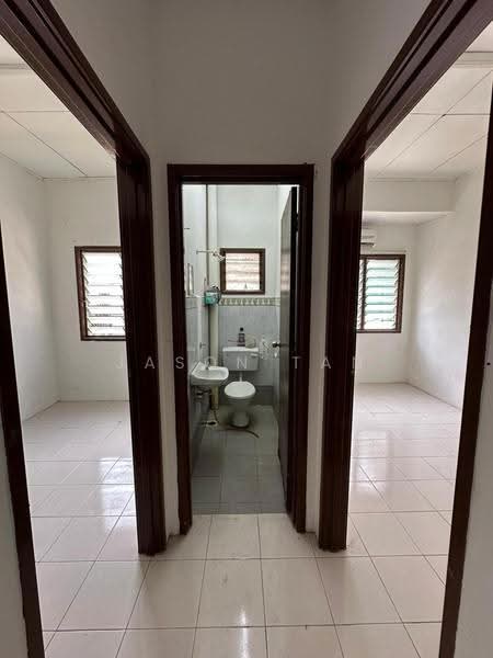 Rumah Teres 2-Tingkat untuk Dijual di Lestari Putra (Seri Kembangan) - Jason Tan - Bathroom - PropertyGuru.com.my