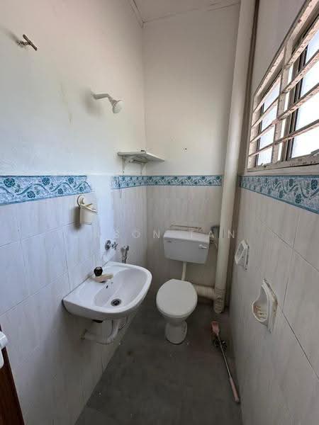 Rumah Teres 2-Tingkat untuk Dijual di Lestari Putra (Seri Kembangan) - Jason Tan - Bathroom - PropertyGuru.com.my