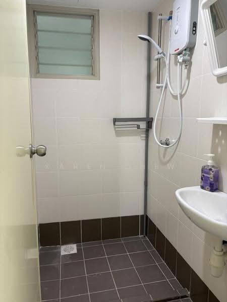 Pangsapuri untuk Disewa di Centrio Avenue - Karen Chew - Bathroom - PropertyGuru.com.my