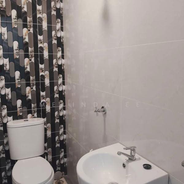 Rumah Teres 2-Tingkat untuk Dijual di Taman Johor Jaya (Johor Bahru) - Melinda Ee - Bathroom - PropertyGuru.com.my