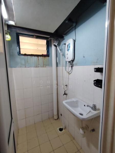 Rumah Flat untuk Dijual di Rumah Pangsa Sri Orkid - Johnson Chong - Bathroom - PropertyGuru.com.my