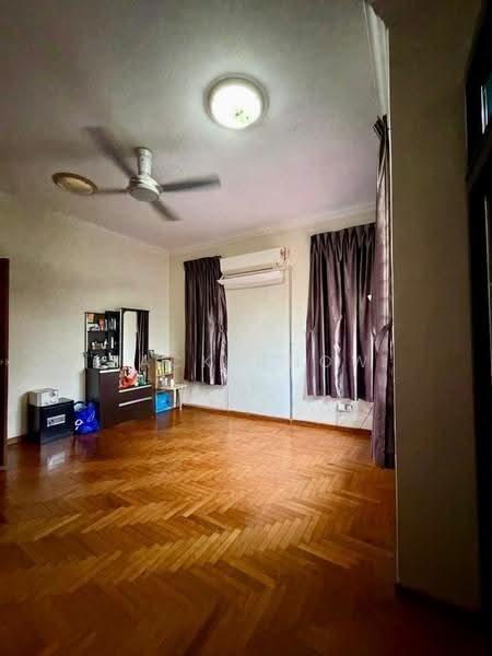 Cluster House for Sale in Taman Gaya (Ulu Tiram) - Zack Chow - Living Room - PropertyGuru.com.my