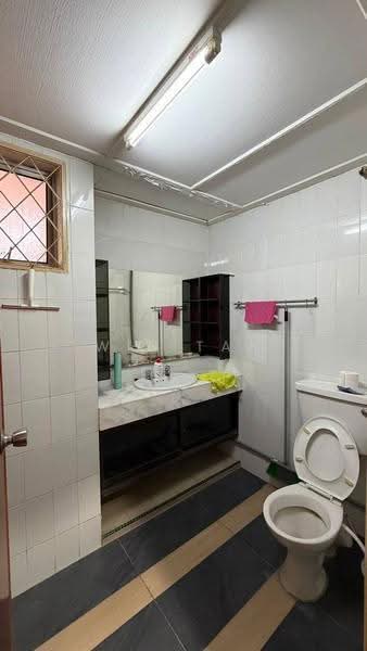 Rumah Berkembar untuk Disewa di Taman Pelangi (Johor Bahru) - Win Tan - Bathroom - PropertyGuru.com.my