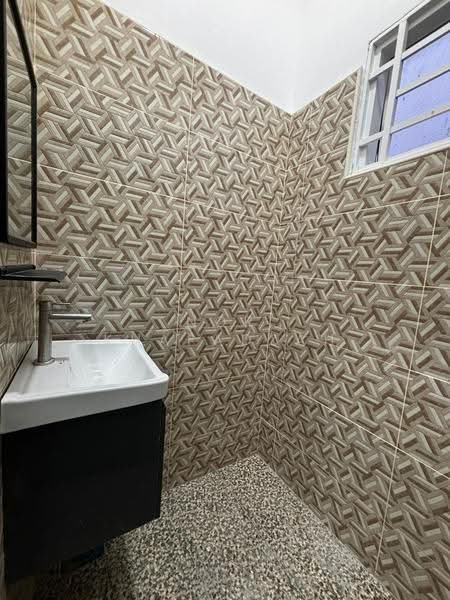 Semi-Detached House for Rent in Shah Alam (Selangor) - Nor Khafadzah - Bathroom - PropertyGuru.com.my