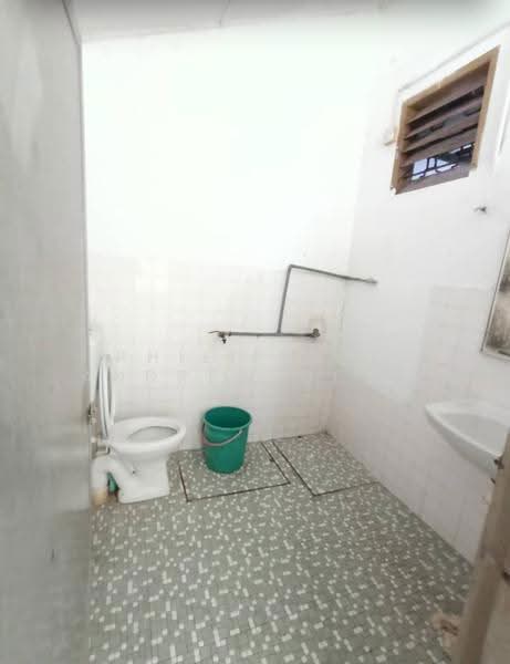 1-storey Terraced House for Sale in Klang (Selangor) - Philip A/L Andrew De Silva - Bathroom - PropertyGuru.com.my