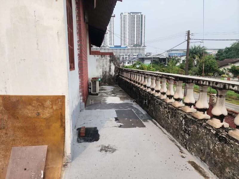 Rumah Berkembar untuk Dijual di Taman Majidee (Johor Bahru) - Stephen Chong - Balcony - PropertyGuru.com.my