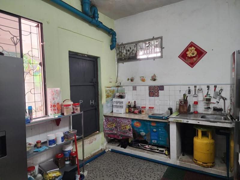 Rumah Berkembar untuk Dijual di Taman Majidee (Johor Bahru) - Stephen Chong - Kitchen - PropertyGuru.com.my