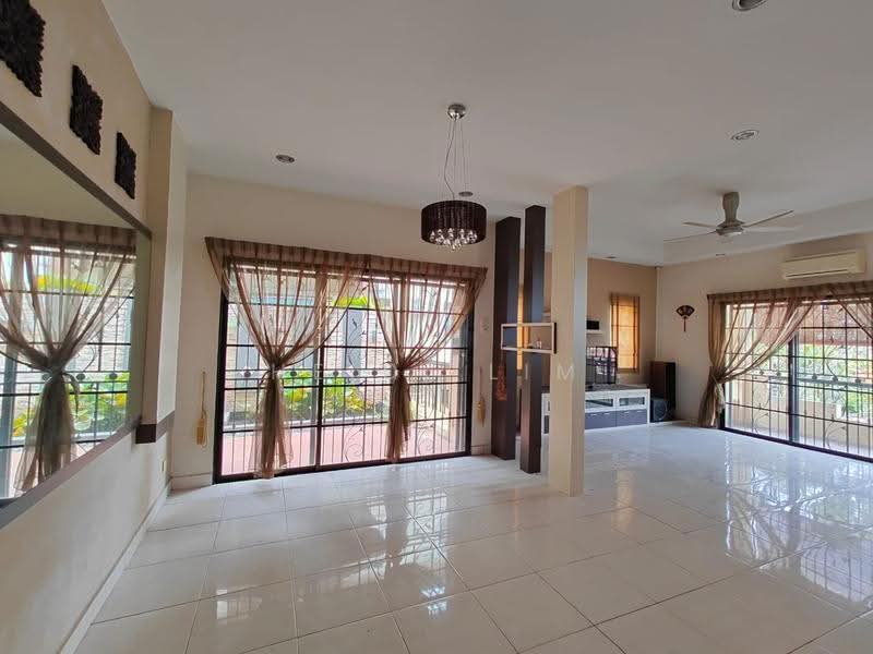 Rumah Berkembar untuk Dijual di Sungai Long (Bandar Sungai Long) - Heidi Lim - Living Room - PropertyGuru.com.my