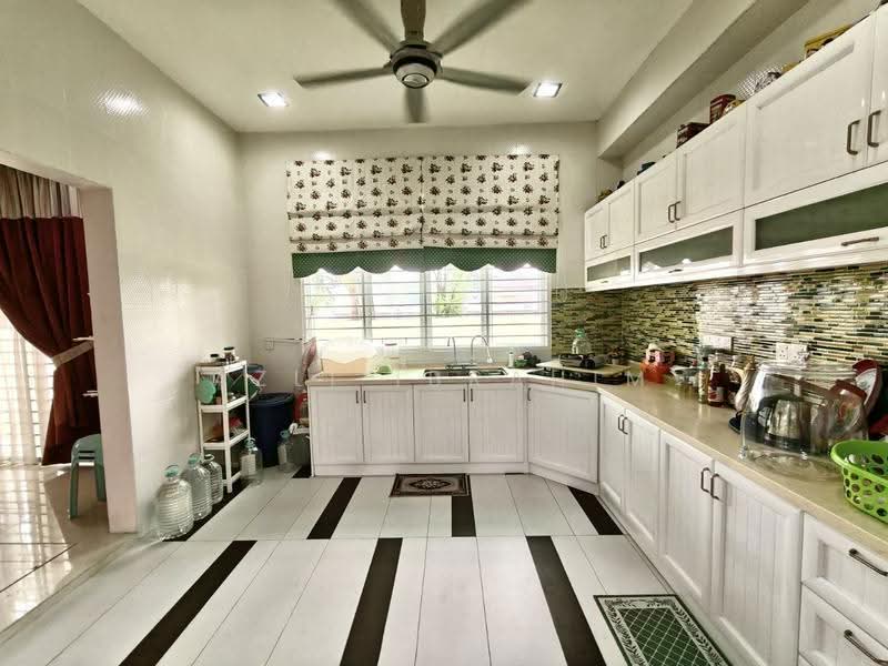 Banglo Lot Kosong untuk Dijual di Seksyen 4 (Shah Alam) - Azli Ibrahim - Kitchen - PropertyGuru.com.my