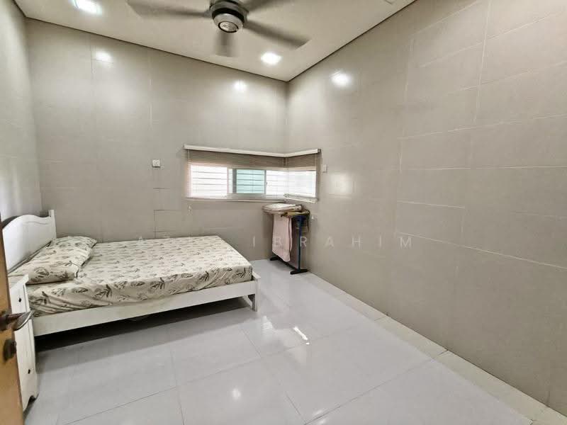 Banglo Lot Kosong untuk Dijual di Seksyen 4 (Shah Alam) - Azli Ibrahim - Bedroom - PropertyGuru.com.my