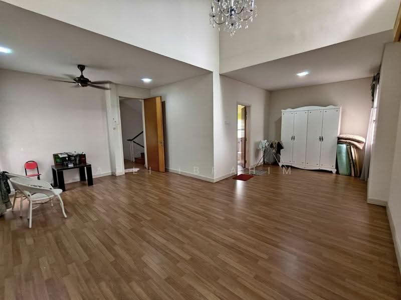 Banglo Lot Kosong untuk Dijual di Seksyen 4 (Shah Alam) - Azli Ibrahim - Living Room - PropertyGuru.com.my