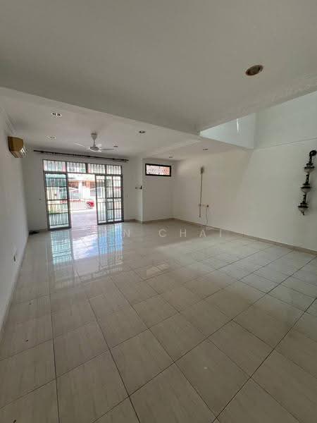 Rumah Teres 2-Tingkat untuk Dijual di Taman Mount Austin (Tebrau) - Ken Chai - Living Room - PropertyGuru.com.my