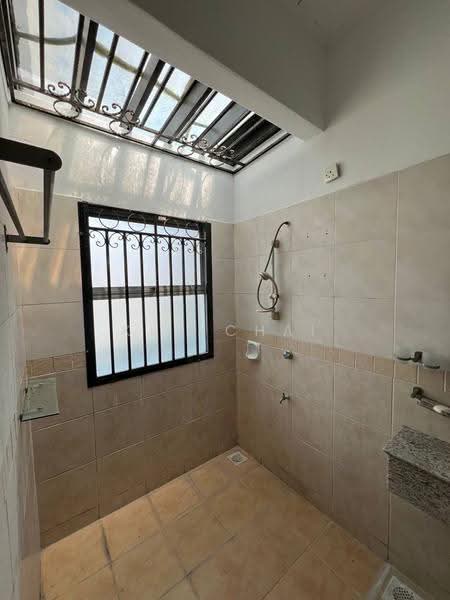 Rumah Teres 2-Tingkat untuk Dijual di Taman Mount Austin (Tebrau) - Ken Chai - Bathroom - PropertyGuru.com.my