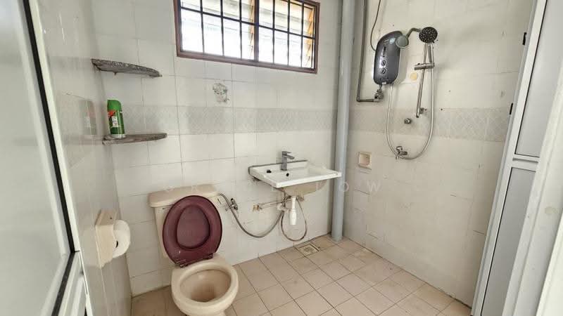 Rumah Teres 2-Tingkat untuk Dijual di Taman Johor Jaya (Johor Bahru) - Grace Low - Bathroom - PropertyGuru.com.my