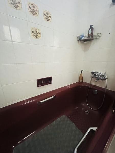 Kondominium untuk Dijual di Indah Damansara - Yamuna Devi Krishnan Kutty - Master bathroom - PropertyGuru.com.my