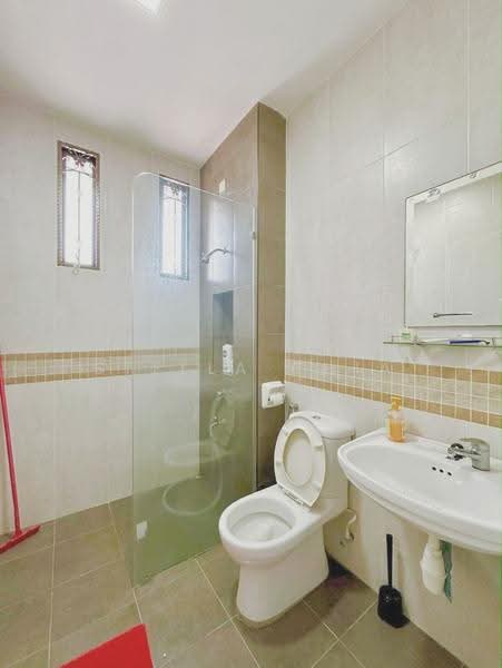 Cluster House for Sale in Taman Seri Austin (Tebrau) - Stella Chia - Bathroom - PropertyGuru.com.my