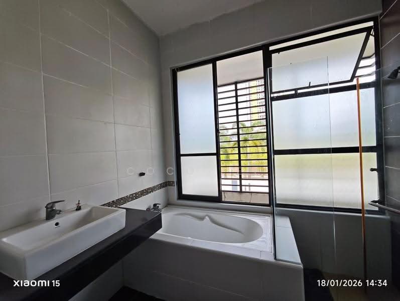 Semi-Detached House for Sale in Taman Bayu Puteri (Johor Bahru) - Coco Lee - Bathroom - PropertyGuru.com.my