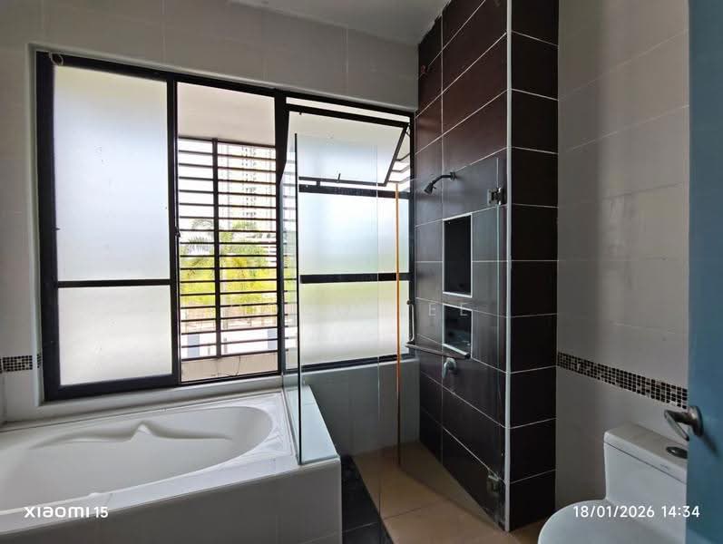 Semi-Detached House for Sale in Taman Bayu Puteri (Johor Bahru) - Coco Lee - Bathroom - PropertyGuru.com.my
