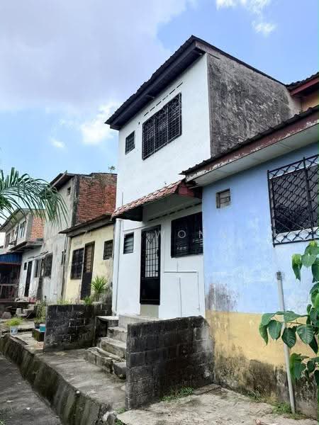 2-storey Terraced House for Sale in Taman Desa Kluang (Kluang) - Zen Wong - Exterior - PropertyGuru.com.my