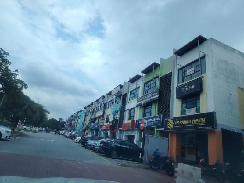 Shop for Sale in Bandar Putra Permai (Seri Kembangan) - HL Lau - Exterior - PropertyGuru.com.my