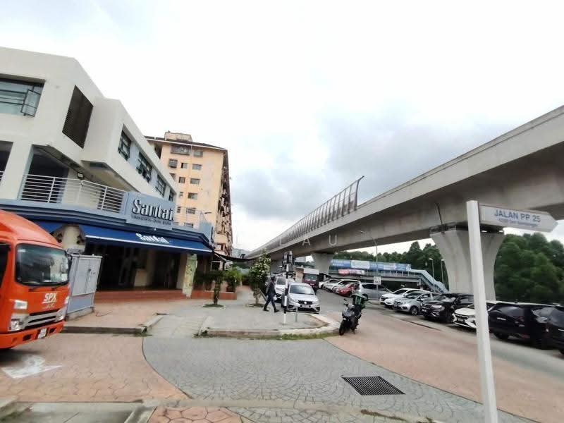 Shop for Sale in Bandar Putra Permai (Seri Kembangan) - HL Lau - Exterior - PropertyGuru.com.my