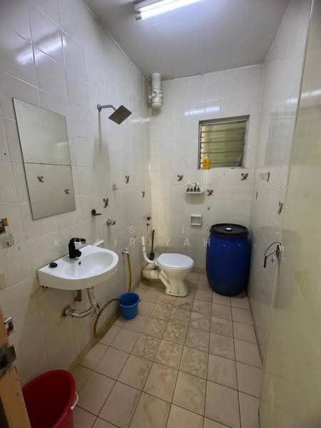 Apartment for Sale at Latan Biru - SITI KHAIRIYAH JAAFAR - Bathroom - PropertyGuru.com.my
