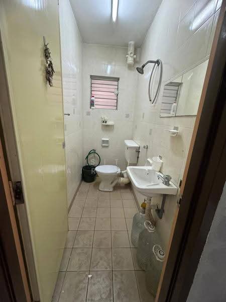 Apartment for Sale at Latan Biru - SITI KHAIRIYAH JAAFAR - Bathroom - PropertyGuru.com.my