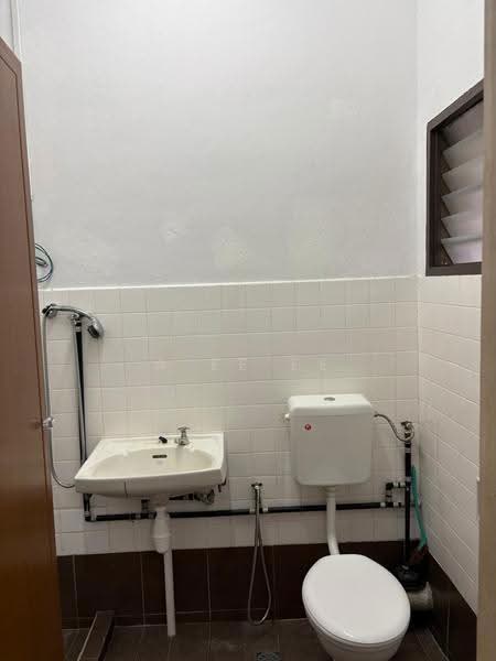 Semi-Detached House for Rent in Tanjung Tokong (Penang) - A Ee Ee - Bathroom - PropertyGuru.com.my