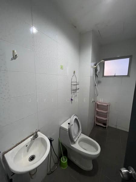 Condominium for Sale at Mahkota Garden - Jeff Cheah - Bathroom - PropertyGuru.com.my