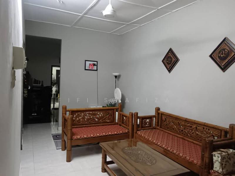 Rumah Teres 1-Tingkat untuk Dijual di Taman Bukit Kuchai (Bandar Kinrara) - Fifi Syafiza - Living Room - PropertyGuru.com.my