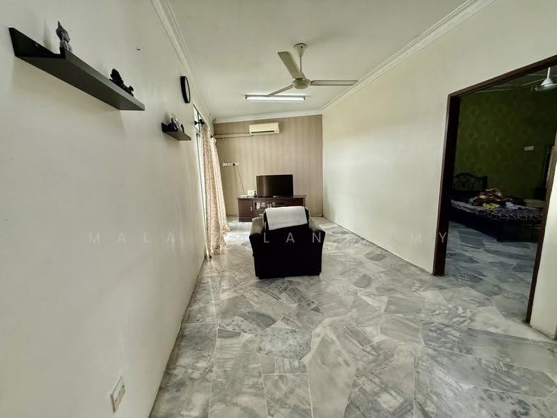 1.5-storey Terraced House for Sale in Taman Teluk Pulai (Klang) - Mala Palanisamy - Living Room - PropertyGuru.com.my