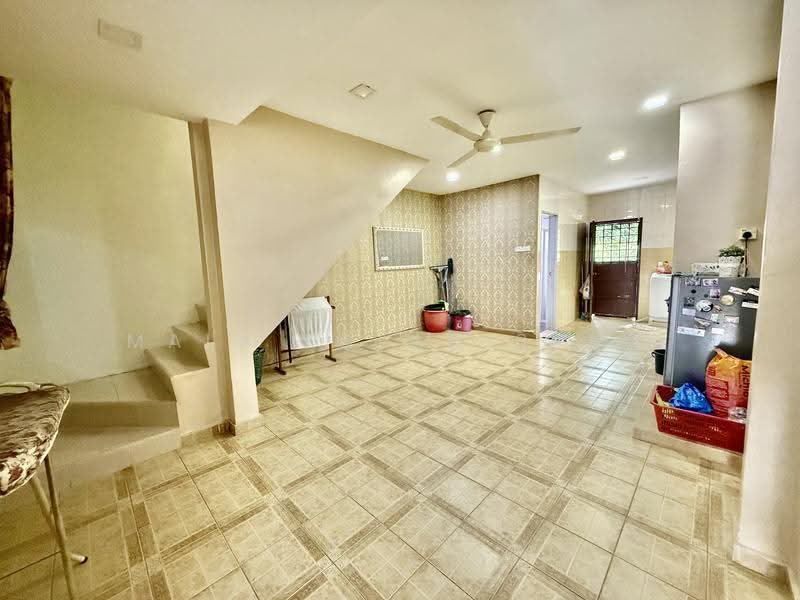 1.5-storey Terraced House for Sale in Taman Teluk Pulai (Klang) - Mala Palanisamy - Living Room - PropertyGuru.com.my