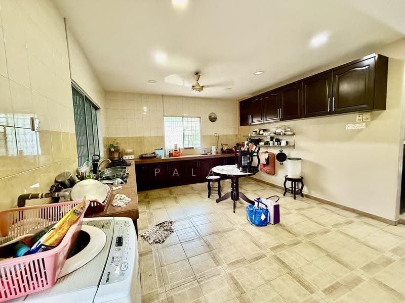 1.5-storey Terraced House for Sale in Taman Teluk Pulai (Klang) - Mala Palanisamy - Kitchen - PropertyGuru.com.my