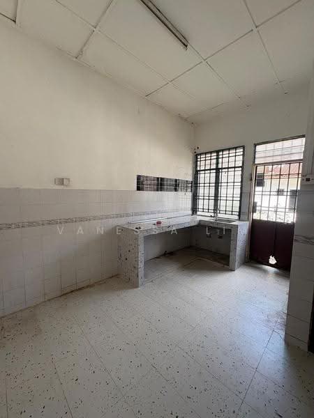 Rumah Teres 1-Tingkat untuk Dijual di Kelapa Sawit (Kulai) - Vanessa Lim - Kitchen - PropertyGuru.com.my