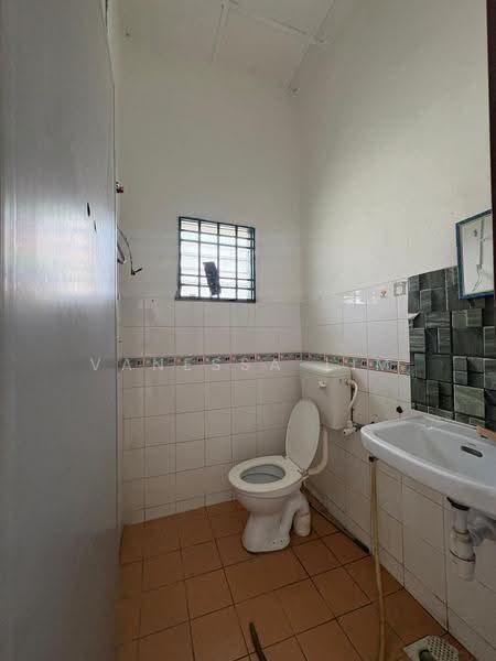 Rumah Teres 1-Tingkat untuk Dijual di Kelapa Sawit (Kulai) - Vanessa Lim - Bathroom - PropertyGuru.com.my