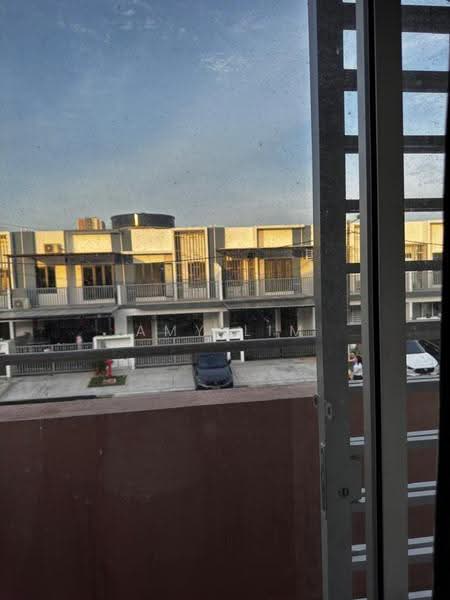 2-storey Terraced House for Sale in TAMAN PUCHONG UTAMA (Puchong) - Amy Lim - Exterior - PropertyGuru.com.my