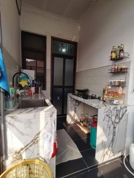 Rumah Teres 1-Tingkat untuk Dijual di Taman Pelangi Indah (Ulu Tiram) - Max Loh - Kitchen - PropertyGuru.com.my