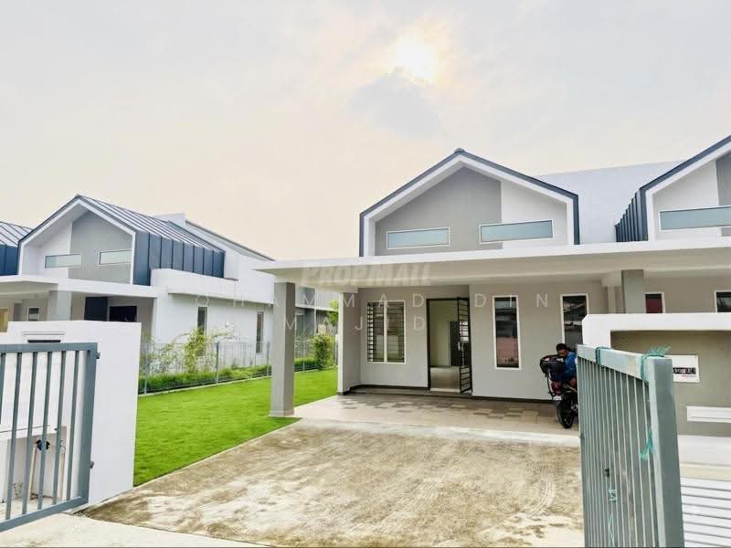 Semi-Detached House for Sale in Klang (Selangor) - Mohammad Din Majid - Exterior - PropertyGuru.com.my