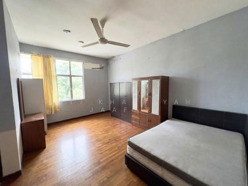 2-storey Terraced House for Sale in U5, Taman Subang Bestari (Shah Alam) - SITI KHAIRIYAH JAAFAR - Bedroom - PropertyGuru.com.my