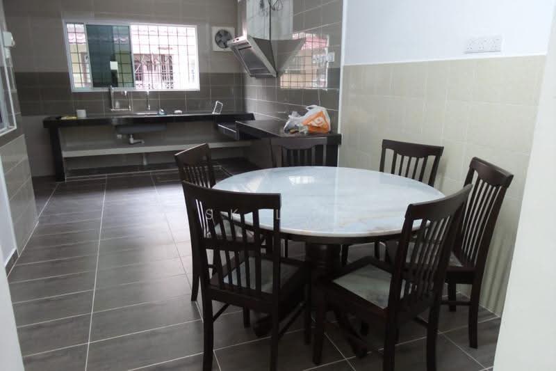 2-storey Terraced House for Sale in Taman Garing Utama (Rawang) - SK Luk - Kitchen - PropertyGuru.com.my