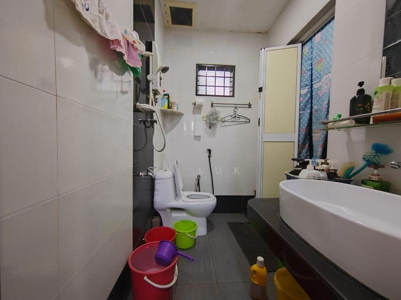 2-storey Terraced House for Sale in Taman Garing Utama (Rawang) - SK Luk - Bathroom - PropertyGuru.com.my