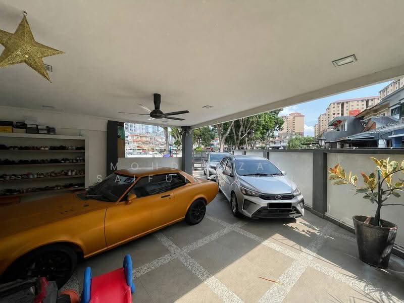 Rumah Teres 2-Tingkat untuk Dijual di Taman Kelana Idaman (Ara Damansara) - Mohd Aizat Saiful Bahri - Exterior - PropertyGuru.com.my