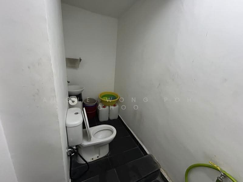 3-storey Terraced House for Sale in Taman Tasik Damai (Sungai Besi) - Angie Wong Poh Choo - Bathroom - PropertyGuru.com.my