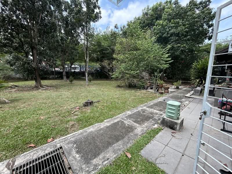 3-storey Terraced House for Sale in Taman Tasik Damai (Sungai Besi) - Angie Wong Poh Choo - Garden - PropertyGuru.com.my