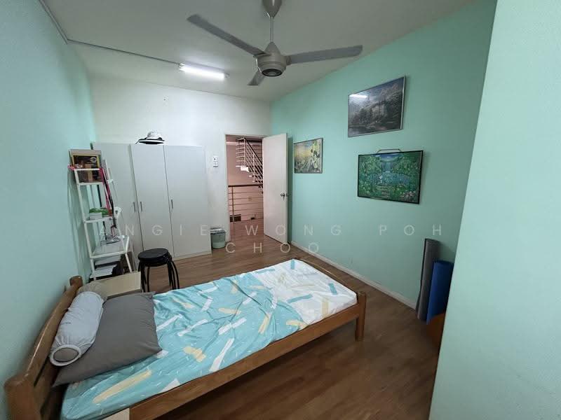 3-storey Terraced House for Sale in Taman Tasik Damai (Sungai Besi) - Angie Wong Poh Choo - Bedroom - PropertyGuru.com.my