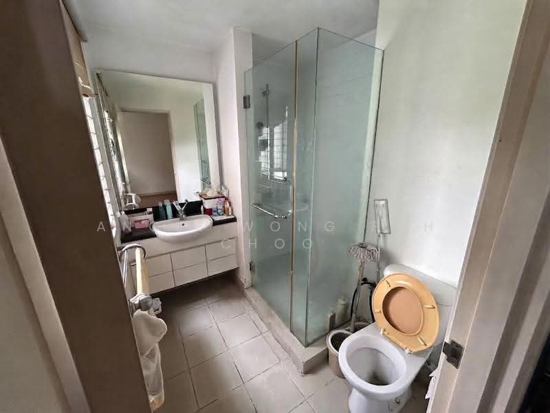 3-storey Terraced House for Sale in Taman Tasik Damai (Sungai Besi) - Angie Wong Poh Choo - Bathroom - PropertyGuru.com.my