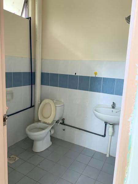 Rumah Teres 2-Tingkat untuk Dijual di Bandar Baru Sungai Air Putih (Balik Pulau) - Jeff Ooi - Bathroom - PropertyGuru.com.my