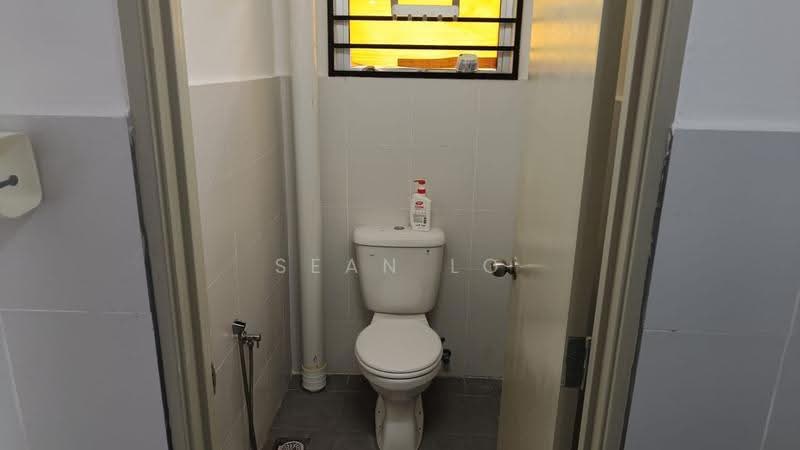 Shop / Office for Rent in Bandar Tasik Senangin (Lenggeng) - Sean Lo - Bathroom - PropertyGuru.com.my